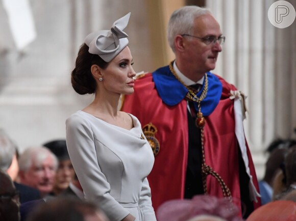 Angelina Jolie optou por look da grife inglesa Ralph & Russo