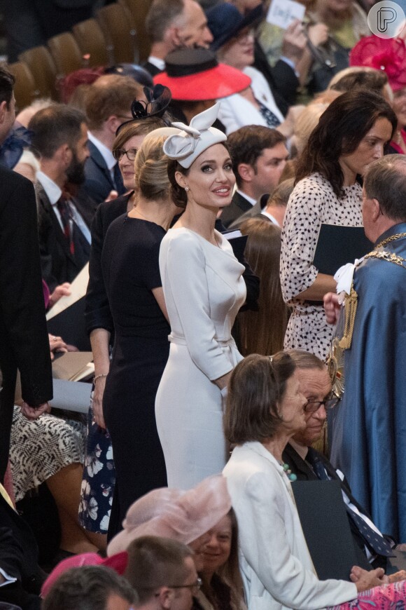 Angelina Jolie prestigia o 200º aniversário da Ordem Mais Distinta de São Miguel e São Jorge, na Catedral de São Paulo, em 28 de junho de 2018, em Londres, Inglaterra