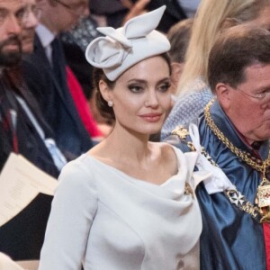 Angelina Jolie prestigia o 200º aniversário da Ordem Mais Distinta de São Miguel e São Jorge, na Catedral de São Paulo, em 28 de junho de 2018, em Londres, Inglaterra