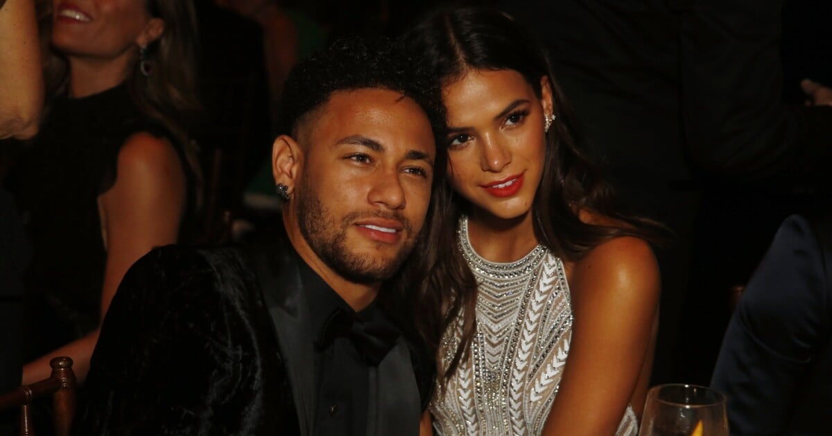 Neymar Posa Com O Filho Davi Lucca Sem Camisa E Marquezine Elogia