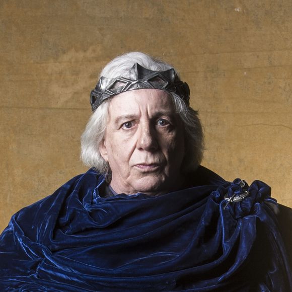 'Não posso, Amália (Marina Ruy Barbosa)... se eu voltar estarei condenando minha filha à forca pelo que ela fez comigo', diz Augusto (Marco Nanini) sobre denunciar Catarina (Bruna Marquezine) na novela 'Deus Salve o Rei'