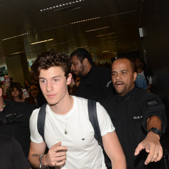 Shawn Mendes desembarcou em SP nesta sexta-feira (29): o canadense vai se apresentar em Goiânia