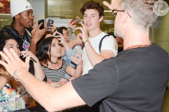 Shawn Mendes conversou com admiradores em São Paulo
