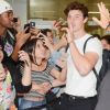 Shawn Mendes organiza fãs para atendê-los em aeroporto de São Paulo nesta sexta-feira, dia 29 de junho de 2018