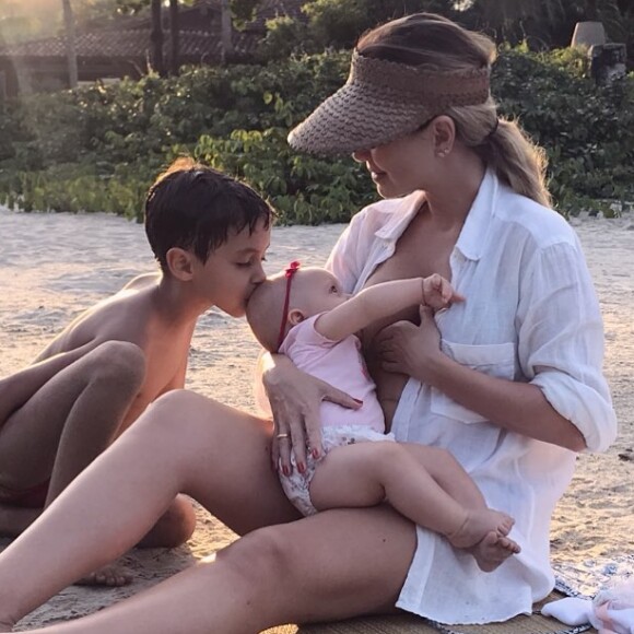 Eliana já se declarou para os filhos, Arthur e Manuela, nas redes sociais