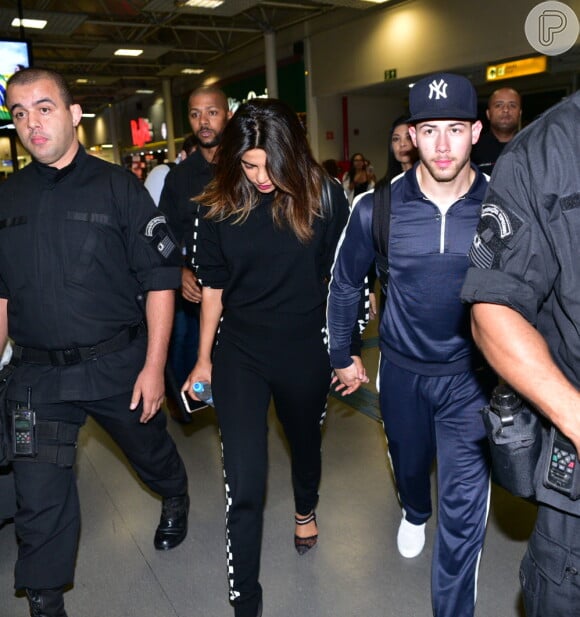 Nick Jonas levou a namorada, Pryanka Chopra, para seu show em Goiânia