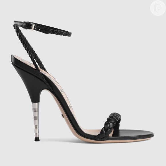 Sabrina Sato escolheu uma sandália na cor branca deste modelo da Gucci para a festa. O par pode ser encontrado por US$ 850, cerca de R$ 3.200, no site da grife