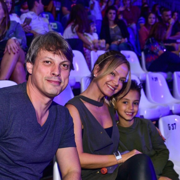 Arthur, filho de Eliana, assistiu 'Dinos Expercience' em São Paulo na noite deste sábado, 30 de junho de 2018