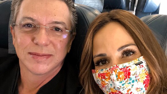Ana Furtado usa máscara em avião e elogia o marido, Boninho: 'Amigo e apoiador'
