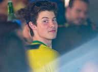 No Brasil, Shawn Mendes assiste a jogo da Copa em bar de Goiânia. Fotos!