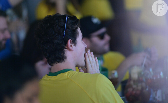 Shawn Mendes assistiu ao jogo do Brasil em um bar de Goiânia