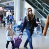 Fernanda Rodrigues embarcou com a filha no aeroporto Santos Dumont, no Rio de Janeiro, nesta terça-feira, 22 de julho de 2014