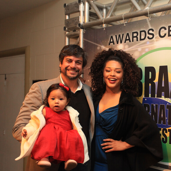 Juliana Alves, o marido, Ernani Nunes e a filha, Yolanda, estão em Salvador