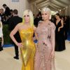 Donatella Versace e Kylie Jenner em Met Gala de 2017