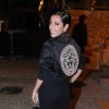 Atriz Samatha Schmutz veste jaqueta Versace no aniversário de Marina Ruy Barbosa