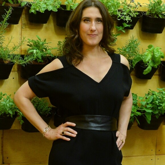 Paola Carosella disse que demorou a se conectar com a filha: 'Bebês muito pequenos tem zero reação'