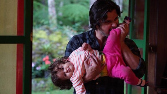 Bruno Gissoni filma 'discussão' com a filha, Madalena, de 1 ano: 'Adolescente'