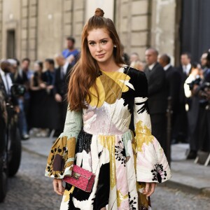 'Passei no hotel pra tomar uma ducha e já fui para o fitting provar o look do desfile', contou Marina Ruy Barbosa