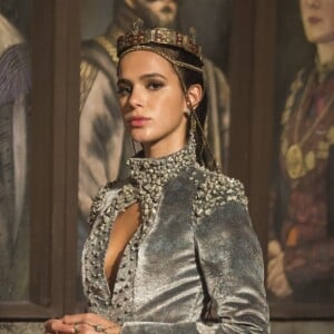 Catarina (Bruna Marquezine) tenta culpar Otávio (Alexandre Borges) pela explosão da mina nos últimos capítulos da novela 'Deus Salve o Rei'