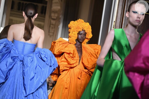 O desfile da Valentino na Semana de Moda de Paris aconteceu nessa quinta-feira (5)