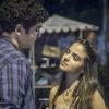 Amanda (Pally Siqueira) é confortada por Kavaco (Gabriel Contente) ao notar que destruiu um móvel da casa da avó dele, no capítulo de terça-feira, 17 de julho de 2018, da novela 'Malhação'