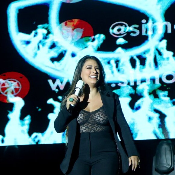 Simone foi incentivada por Preta Gil a usar biquíni: 'Conheço seu corpo, seu coração e caráter, posso garantir que tudo em você é lindo!'