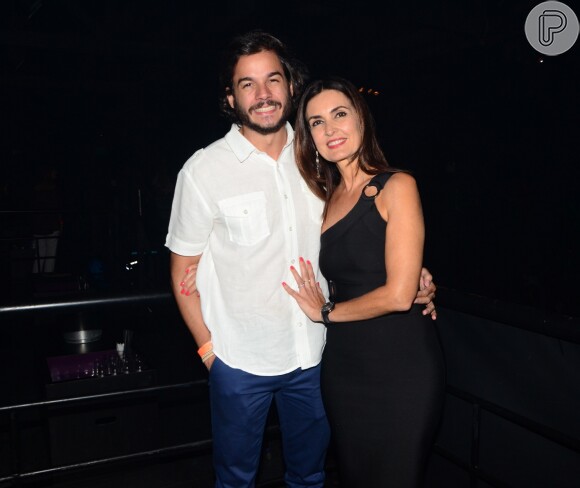 Fátima Bernardes posou com namorado, Túlio Gadêlha, após teatro e publicou foto no Instagram neste domingo, 8 de julho de 2018