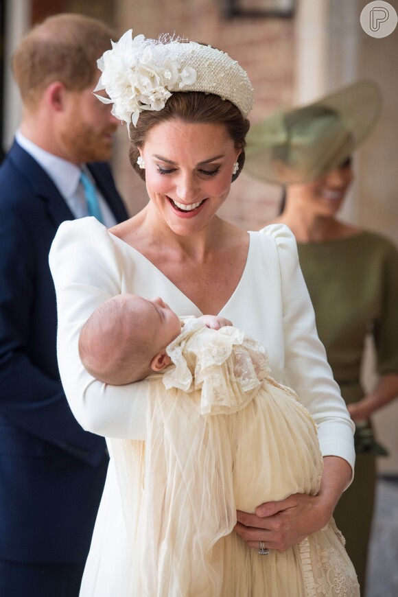Louis, terceiro filho de Príncipe William e Kate Middleton, foi batizado nesta segunda (09)