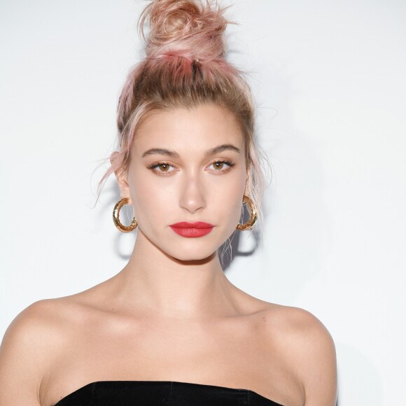 'Meu coração é completa e totalmente seu e eu sempre colocarei você em primeiro lugar! Você é o amor da minha vida, Hailey Baldwin, e eu não gostaria de desperdiçá-lo com mais ninguém', escreveu Justin Bieber