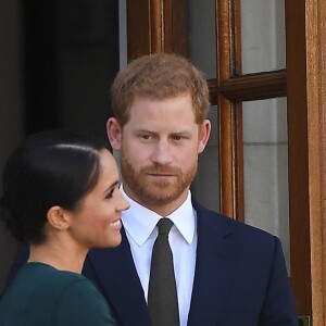 Príncipe Harry também escolheu uma gravata em tom de verde para o compromisso real