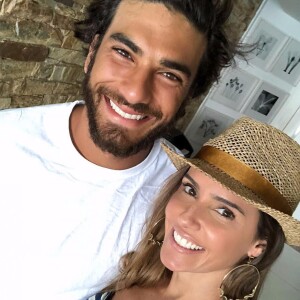 Deborah Secco e Hugo Moura vão aparecer na mesma cena em 'Segundo Sol' e a gravaram nesta quinta (12)