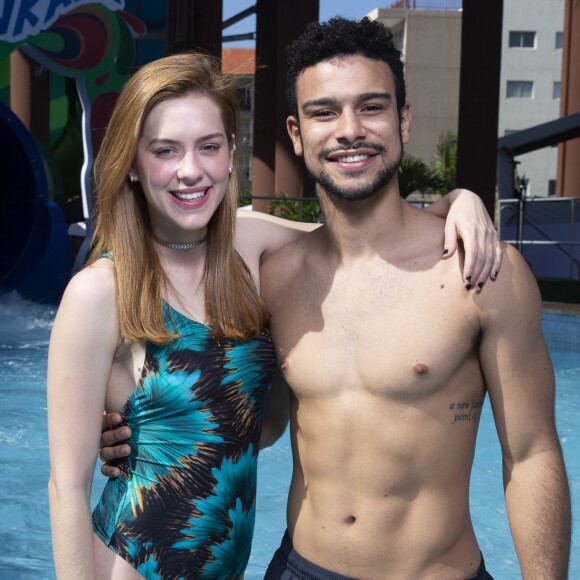 'O Sergio também tem um pouquinho de medo de altura, então foi um desafio para os dois, mas ele surfa, pula de parapente... eu prefiro ficar um pouquinho mais no chão', brincou Sophia Abrahão