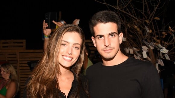 Enzo Celulari e Victoria Grendene viajam à Grécia para comemorar 1 ano de namoro