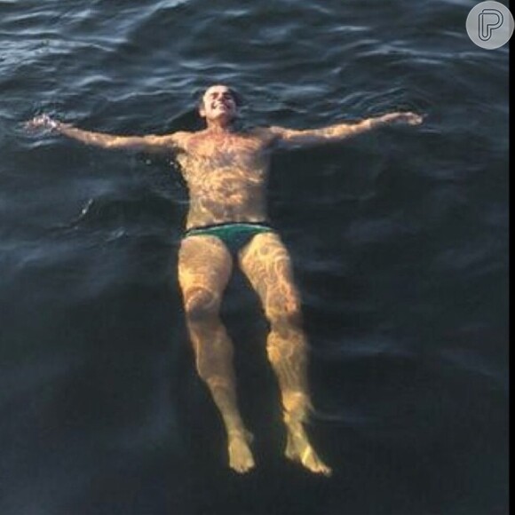 Reynaldo Gianecchini posta foto tomando banho nas águas dinamarquesas durante viagem