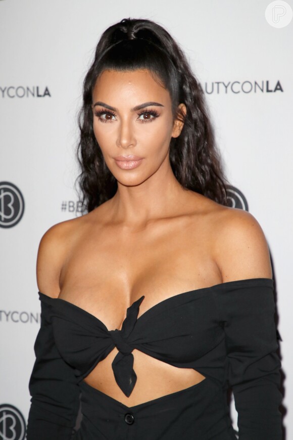 Kim Kardashian usou maquiagem bronzer