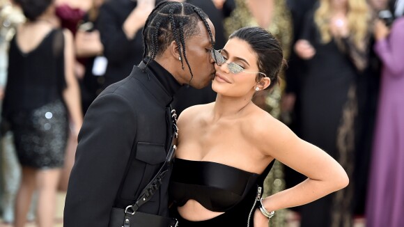 Kylie Jenner explica brigas em relação com Travis Scott: 'É difícil nos vermos'