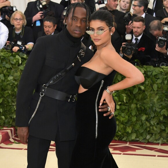 'Eu realmente não respondo a ninguém. Eu moro sozinha', disse Kylie Jenner sobre decisão de sair em turnê com Travis Scott assim que se conheceram