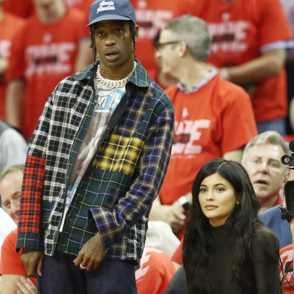 Travis Scott convidou Kylie Jenner para sair em turnê com ele após segundo encontro e ela aceitou