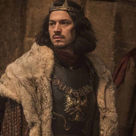 Afonso (Romulo Estrela) está na mira de Catarina (Bruna Marquezine) nos próximos capítulos da novela 'Deus Salve o Rei'