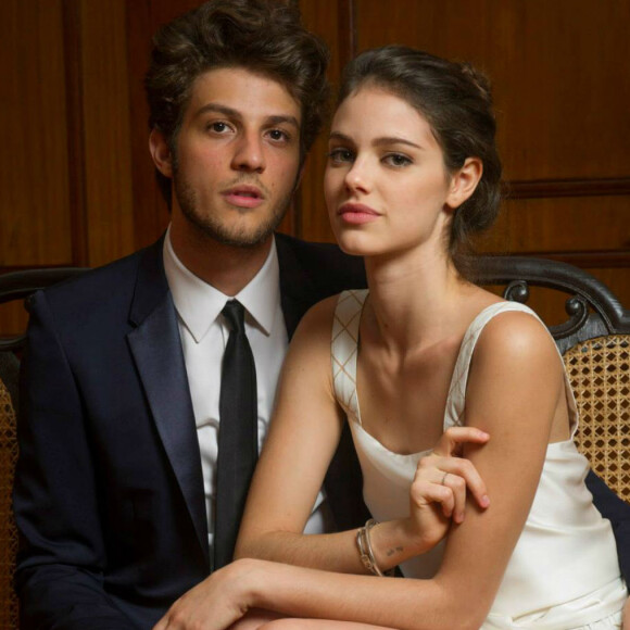 'Confirmamos que os atores Laura Neiva e Chay Suede estão se separando. Agradecemos a compreensão, o carinho e o respeito de sempre', disse a assessoria de imprensa de Chay Suede e Laura Neiva