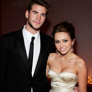 Miley Cyrus e Liam Hemsworth assumiram publicamente o namoro em março de 2010
