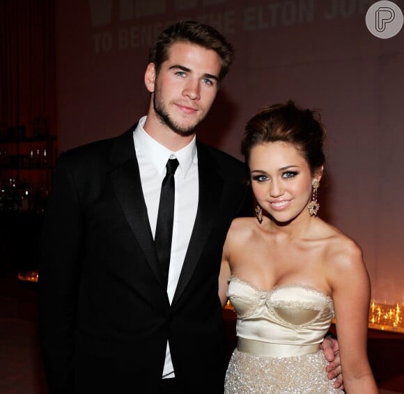 Miley Cyrus e Liam Hemsworth assumiram publicamente o namoro em março de 2010