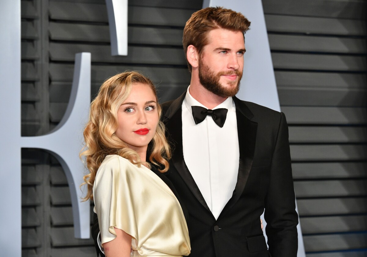 Noivado de Liam Hemsworth com Miley Cyrus é desconversado pelo