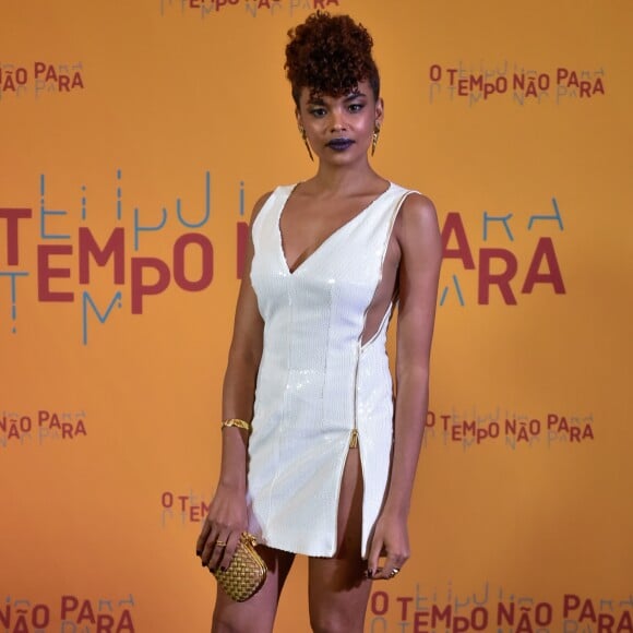 Lucy Ramos de look Vitor Zerbinato, Clutch Bottega Venneta e joias Maxior no lançamento da novela 'O Tempo Não Para', no Museu do Amanhã, no Rio de Janeiro, na segunda-feira, 16 de julho de 2018