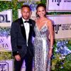 Bruna Marquezine e Neymar apostaram em looks Dolce e Gabbana na 2ª edição do leilão beneficente do Instituto Neymar Jr., nesta quinta-feira, 19 de julho de 2018