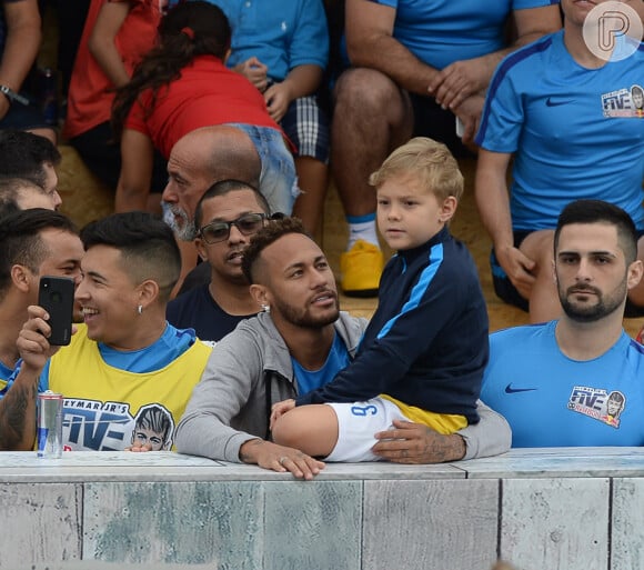 Neymar com o filho, Davi Lucca, no torneio Neymar Jr's Five, realizado no Instituto Neymar Jr., em Praia Grande, neste sábado, 21 de julho de 2018