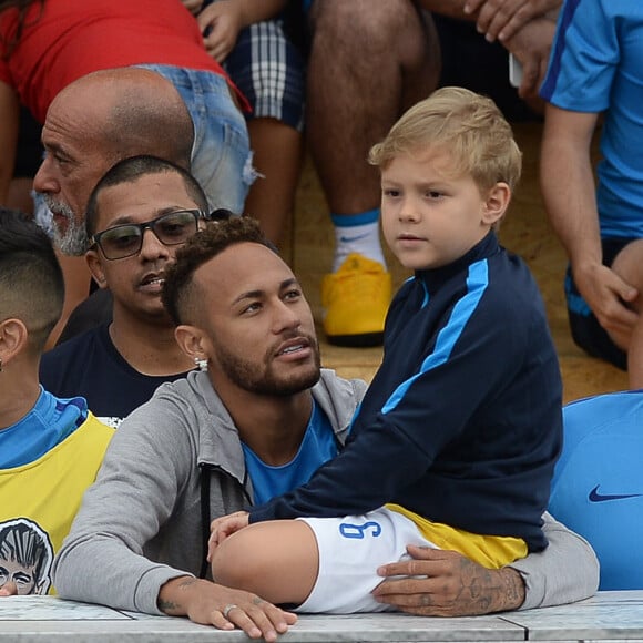 Neymar com o filho, Davi Lucca, no torneio Neymar Jr's Five, realizado no Instituto Neymar Jr., em Praia Grande, neste sábado, 21 de julho de 2018