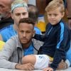 Neymar e o filho, Davi Lucca, conferiram de perto a final do torneio Neymar Jr's Five, neste sábado, 21 de julho de 2018
