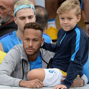 Neymar e o filho, Davi Lucca, conferiram de perto a final do torneio Neymar Jr's Five, neste sábado, 21 de julho de 2018