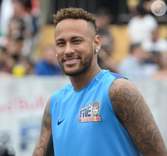 Neymar sorriu para os fotógrafos na final do torneio Neymar Jr's Five, realizado no Instituto Neymar Jr., em Praia Grande, neste sábado, 21 de julho de 2018